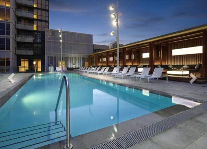Luxury Condo With Cn Tower View Τορόντο Εξωτερικό φωτογραφία
